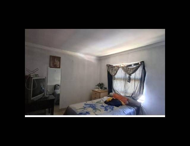 6 BEDROOM HOUSE FOR SALE IN BLUFF